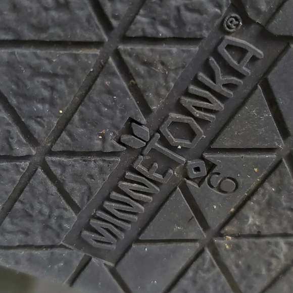 Minnetonka Dark Navy Blue Short Boot Size 6 - Picture 8 of 8